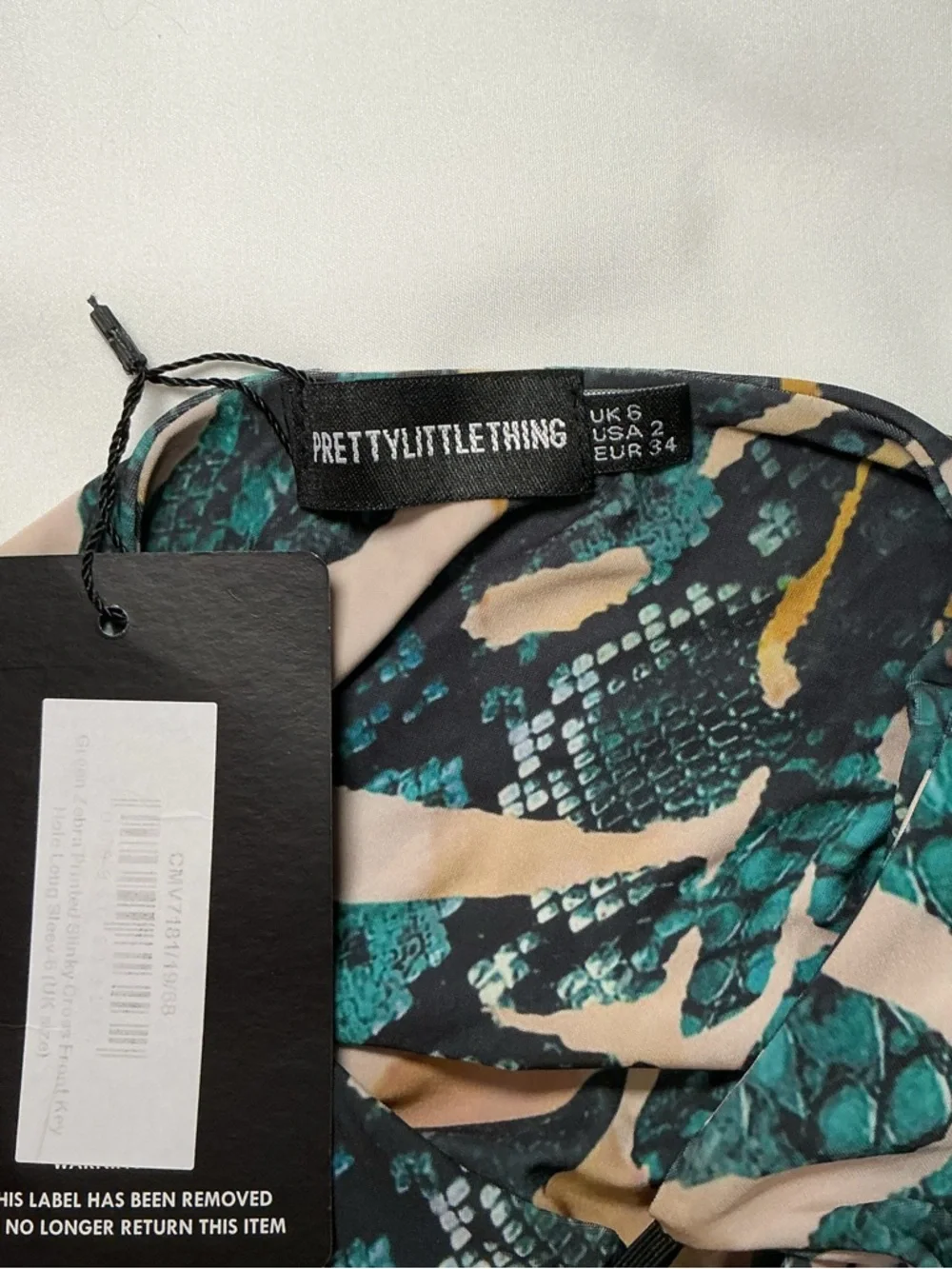 Twist-Front Keyhole Long-Sleeve Crop Top - Teal/Black Print - Picture 5 of 6